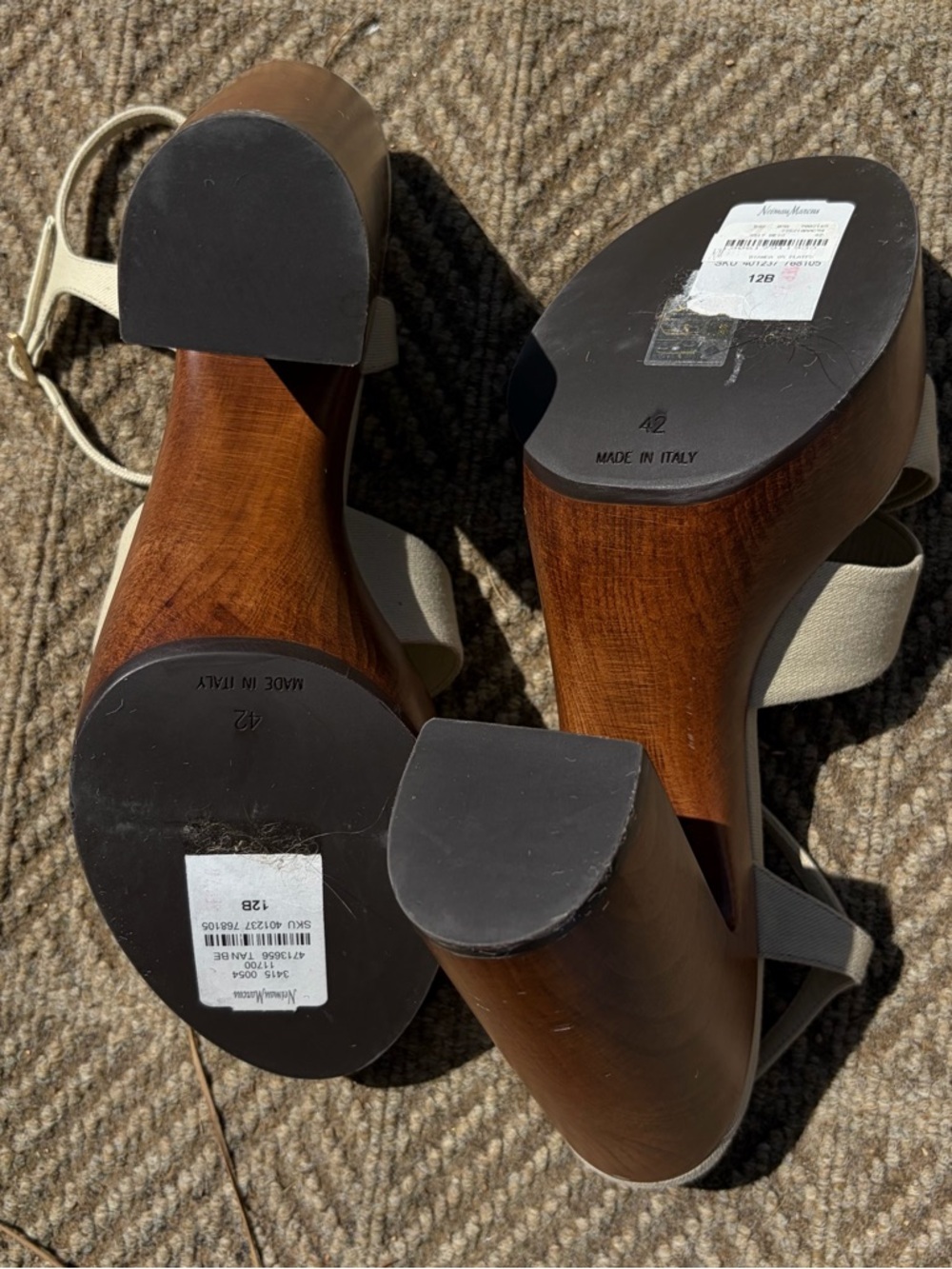 Saint Laurent Cream Leather Platform Sandal with Wood-Effect Heel - Picture 14 of 15